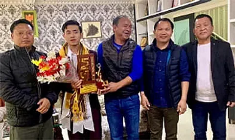 Minister Mama Natung fetes 'India Super Model' top 15 finalist Hassang Techi Tara