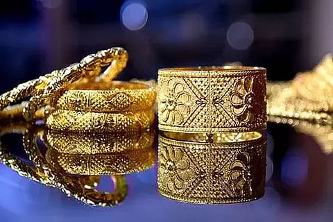 Gold drops below Rs 45K/10g, silver futures plunge