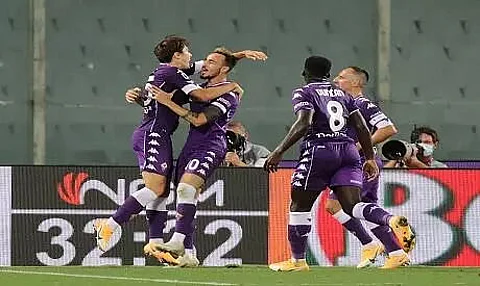 Fiorentina snatch late win in Serie A opener