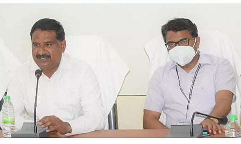 Observers hold meeting with candidates in Pathsala