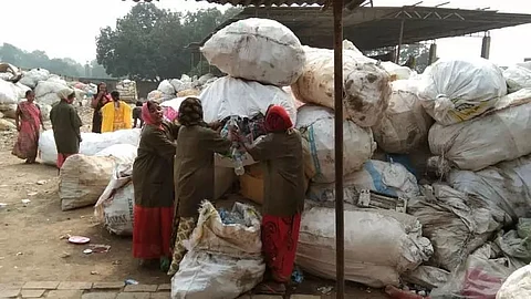 Garbage bank opened in Varanasi, to fill people's pockets with money