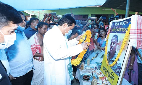 Chief Minister Sarbananda Sonowal pays tributes to martyred jawans