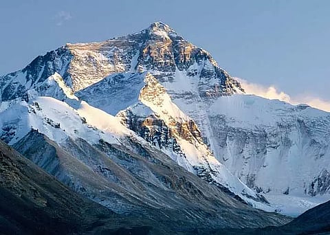 Visually-impaired Chinese climber aims to summit Everest