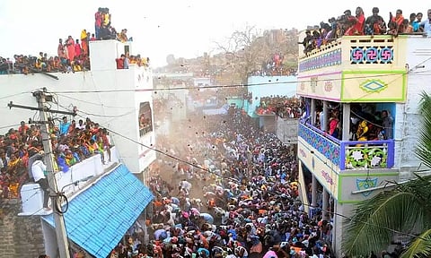 Amidst COVID Spike Large Crowd Gather at Ugadi Cow Dung Fight in Andhra Pradesh