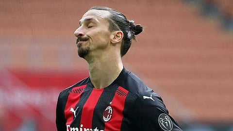 Zlatan Ibrahimovic renews with AC Milan