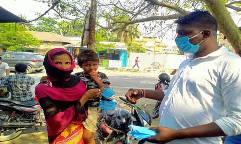 Basfore students union distribute free masks to needy people in Kokrajhar