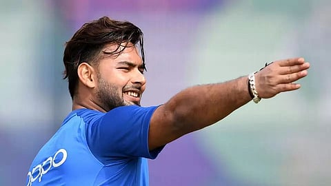 Pant contributes money for oxygen cylinders