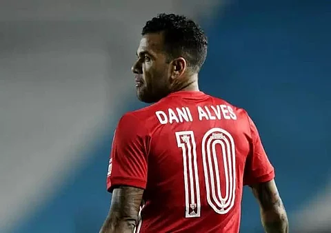 Brazil recall Alves for World Cup qualifiers
