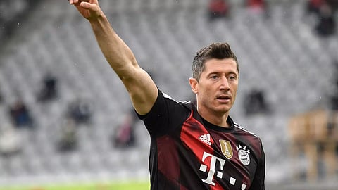 Robert Lewandowski equals Muller's record