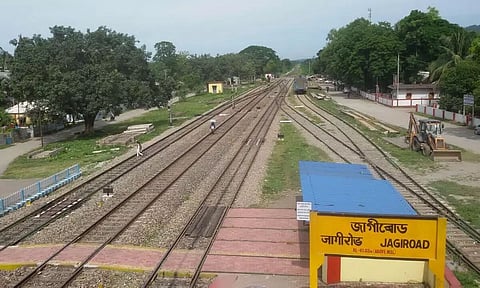 Assam COVID Test Fear: 400 Train Passengers Flee from Jagiroad Railway Station, 60 Caught