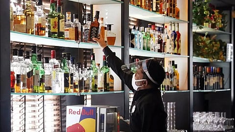 No licence for home delivery of liquor issued: Delhi government