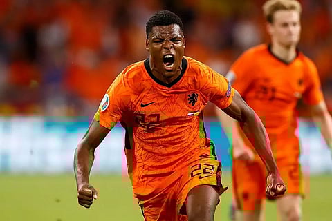 Dumfries header gives Dutch victory after Ukraine fightback Netherlands, Austria start with wins