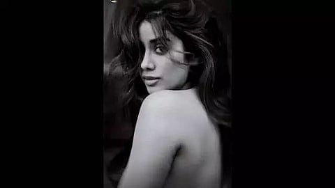 Bollywood Actress Janhvi Kapoor goes topless