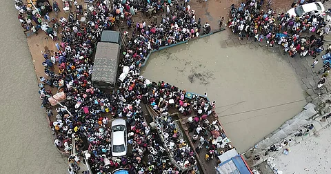 Crowds flee Dhaka ahead of strict Bangladesh lockdown
