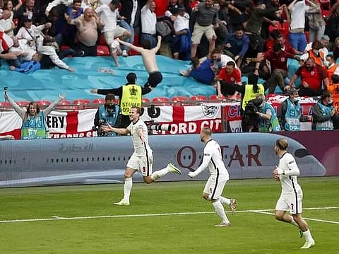 Raheem Sterling and Harry Kane goals help England enter quarterfinals