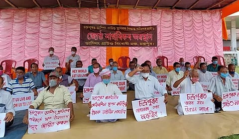 Senior citizens protest against shifting of dumping ground from Boragaon to Chandrapur