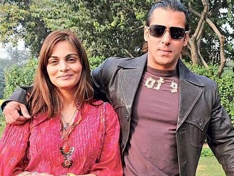 Complaint of cheating against Salman, sister Alvira, six others
