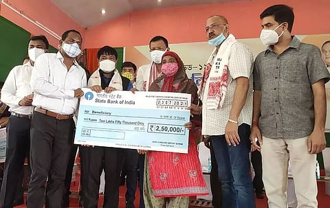 Guardian Minister Atul Bora distributes cheques to widows of COVID victims