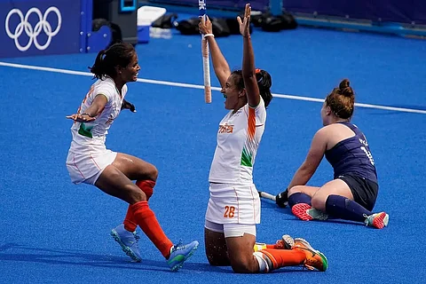 Indian women keep alive hopes of spot in quarters