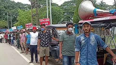 Dumping ground row: Chandrapur e-rickshaw drivers take out protest rally