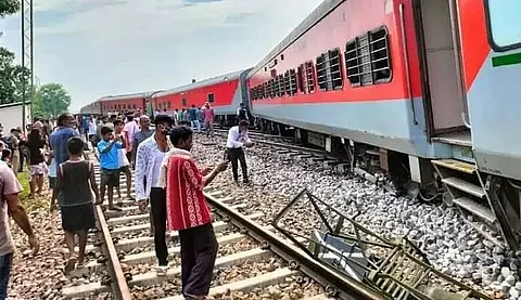 Guwahati-Howrah special express train derails at Chhaygaon
