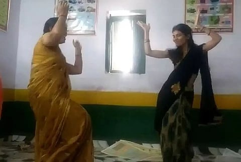 5 School Teachers in Uttar Pradesh Suspended After Video of Them Dancing in Classroom Goes Viral