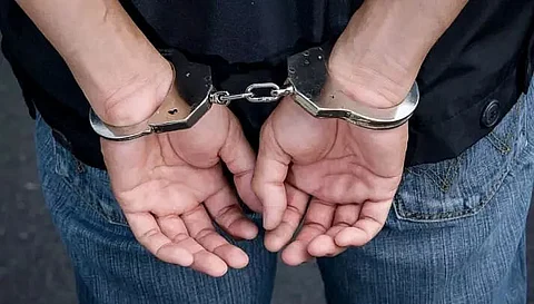 Vigilance and Anti-Corruption arrested circle officer of Thelamara