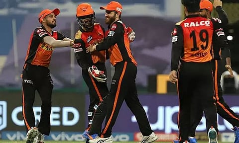 Hyderabad seal a narrow four-run win over Bangalore