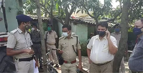 Stone pelting on police convoy during Bihar panchayat polls