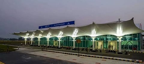 SL delegation of over 100 joins inaugural int'l flight to Kushinagar