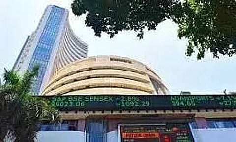 Markets Updates: Sensex Falls By 700 Points, Nifty below 17,700