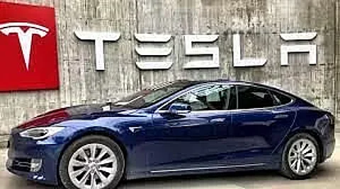 58% Twitter followers tell Musk to sell 10% of his Tesla stock