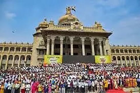 Lakhs sing in unison in Karnataka to express love for language
