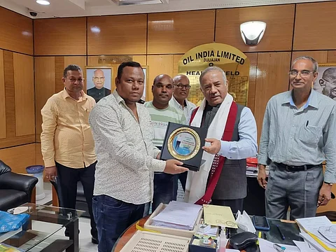 Tinsukia District Journalists' Association felicitates Prasanta Borkakoty