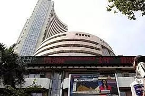 Equity indices fall on profit booking, COVID concerns; oil stocks down