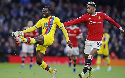Manchester United edge Palace; Spurs have it easy