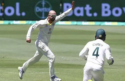 Nathan Lyon gets long-awaited 400th wicket