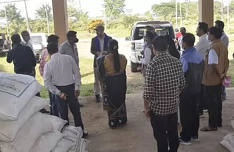 Kamrup Metro DC Pallav Gopal Jha visits Tetelia Agro Organic firm