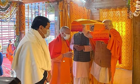 Sarbananda Sonowal Visits Ayodhya To Offer Prayers, Yogi Adityanath Accompanies Him
