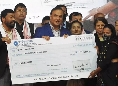 CM Himanta Biswa Sarma distributes microfinance incentives among loanees