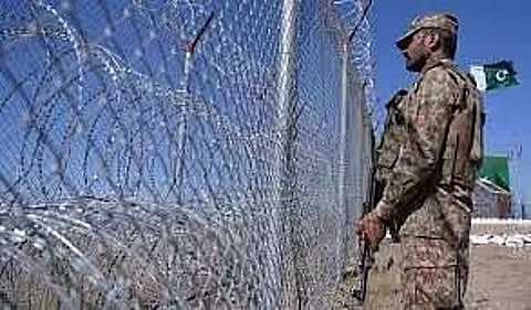 Pakistan Army Chief vows to finish border fencing despite Taliban's warning