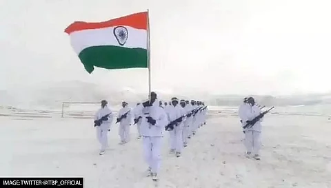 Republic Day 2022: ITBP Jawans Unfurls The National Flag At 15,000 Feet In Ladakh