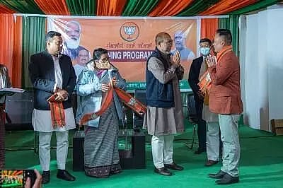 Actor, 40 artistes join BJP in Manipur