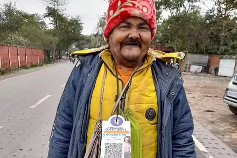 Meet Raju Patel- The "Digital Beggar" with An E-Wallet and QR Code