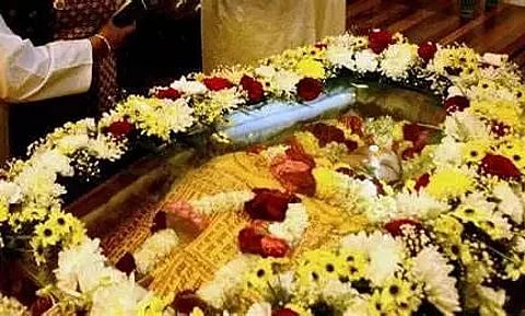 Mumbai bid tearful 'alvida' to 'Disco King' Bappi Lahiri