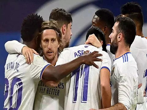 Late goals see Real Madrid to easy win at home to Alaves