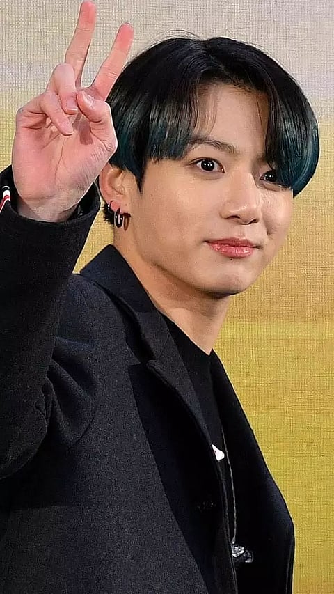 BTS' JUNGKOOK MAKES EVEN SWEATPANTS LOOK COUTURE