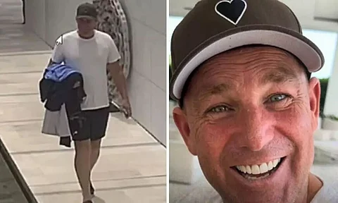 Warne Seen Walking Through Thailand Villa In Haunting Final Picture