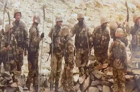Chinese PLA troops in eastern Ladakh shown learning Hindi!