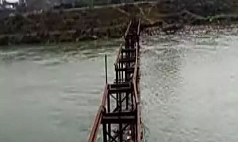 A 500 Tonne, 60 Feet Long Iron Bridge Stolen In Broad Daylight In Bihar